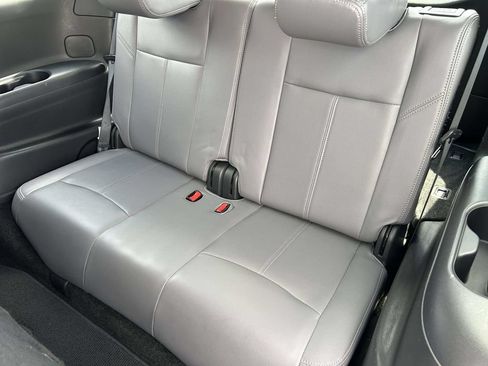 Used 2017 Nissan Pathfinder SV FWD image 17