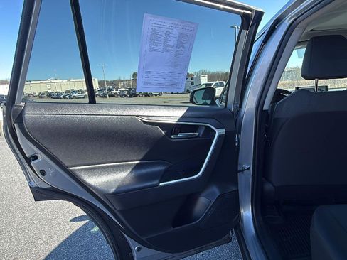 Used 2022 Toyota RAV4 XLE w/ Convenience Package image 21