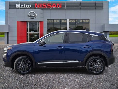 New 2026 Nissan Kicks SR w/ Cold Weather Package image 3