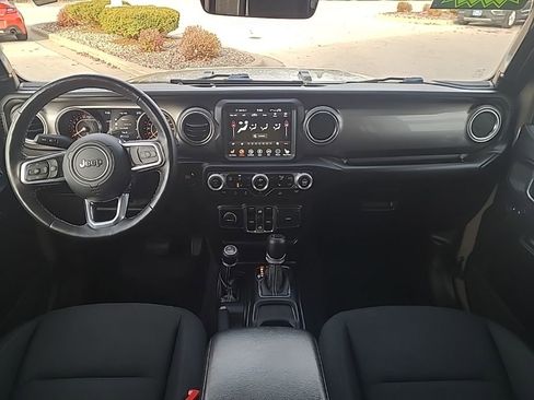 Used 2020 Jeep Gladiator Overland image 12