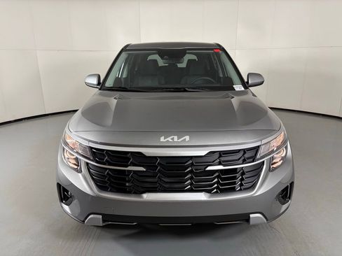 New 2026 Kia Seltos LX FWD image 3
