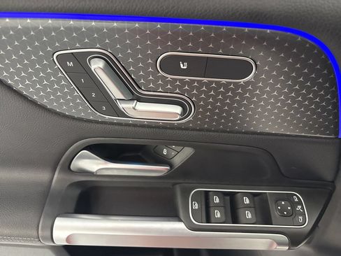Used 2025 Mercedes-Benz GLB 250 4MATIC image 27
