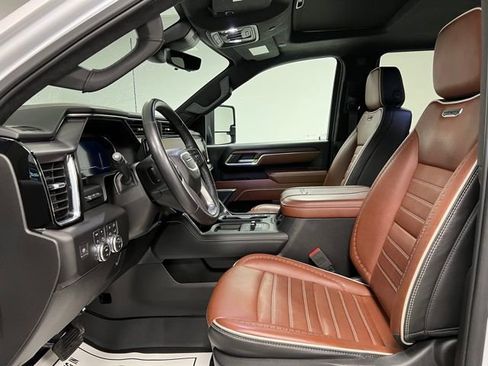 Used 2024 GMC Sierra 3500 Denali Ultimate image 21