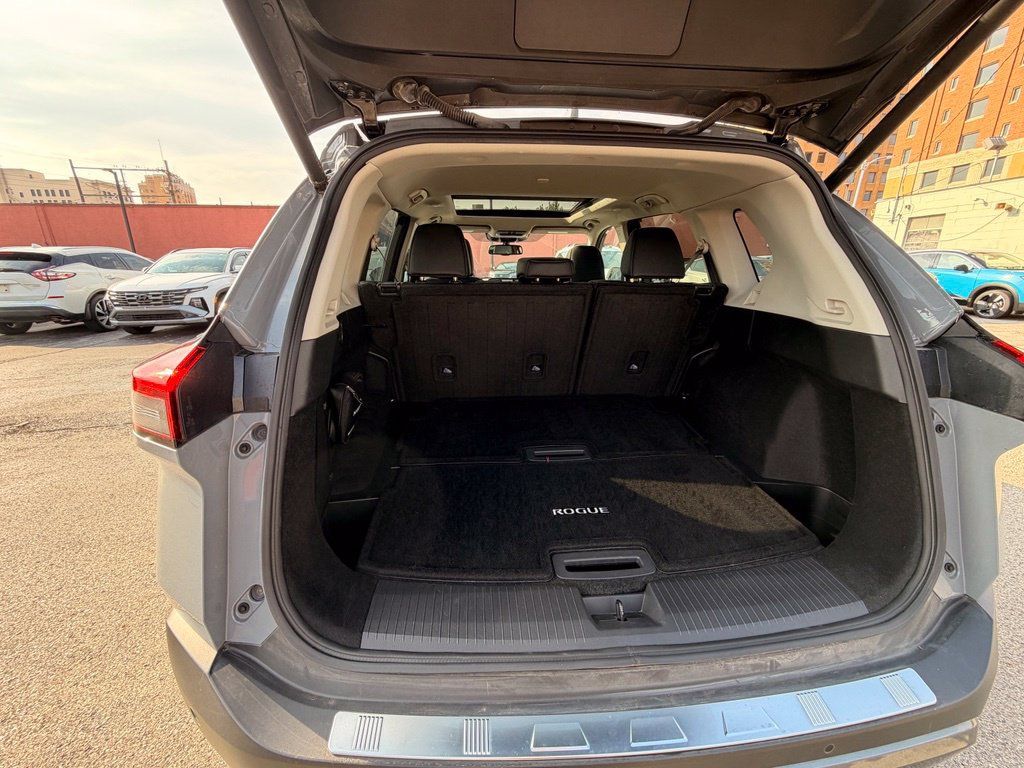 Certified 2023 Nissan Rogue SL w/ SL Premium Package FWD image 5