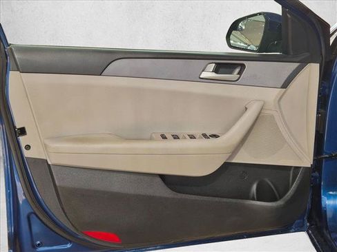 Used 2017 Hyundai Sonata SE FWD image 9