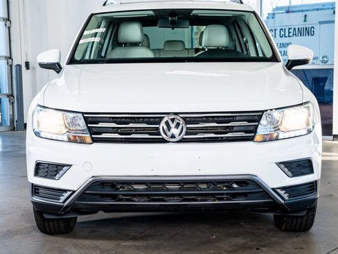 Used 2020 Volkswagen Tiguan SE w/ Panoramic Sunroof Package image 3