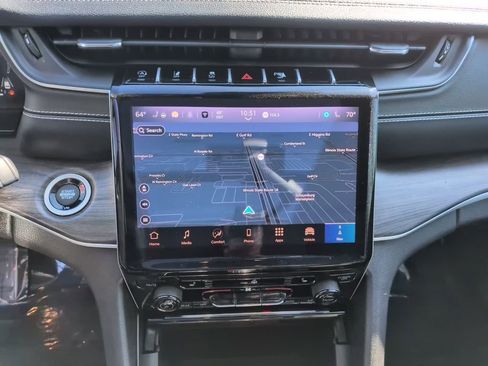 Used 2024 Jeep Grand Cherokee Limited w/ Black Appearance Package image 27