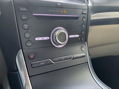 Used 2019 Ford Edge Titanium image 14