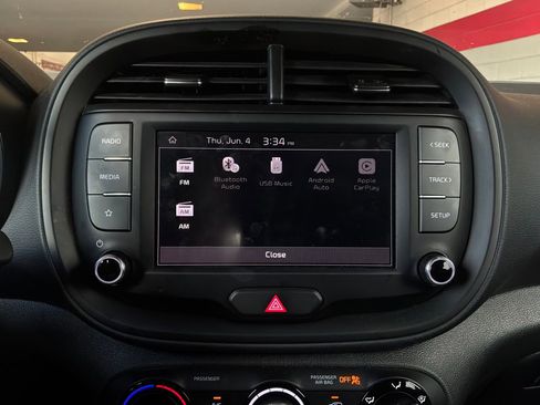Used 2025 Kia Soul LX w/ LX Technology Package FWD image 28