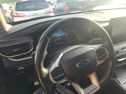 Used 2023 Ford Explorer XLT w/ Equipment Group 202A AWD/4WD image 9