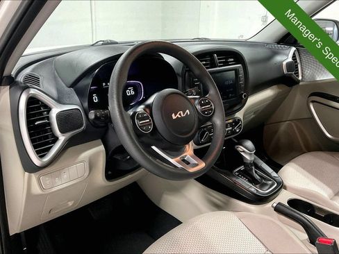 Used 2025 Kia Soul LX w/ LX Technology Package FWD image 16