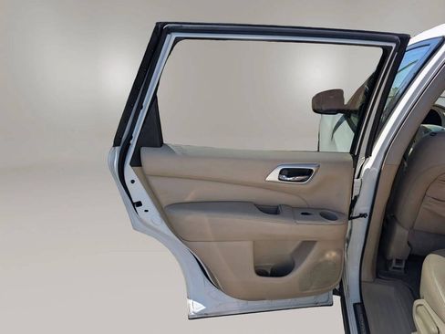 Used 2013 Nissan Pathfinder SL FWD image 27