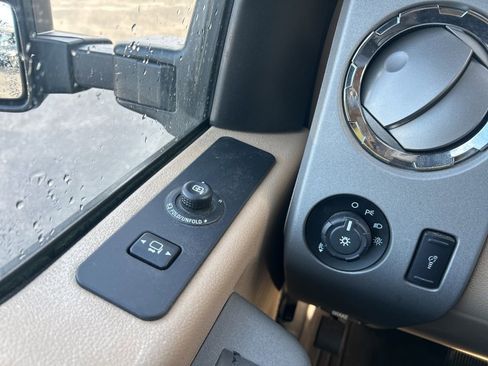 Used 2015 Ford F250 Lariat w/ Chrome Package image 23