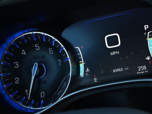 Used 2021 Chrysler Pacifica Touring-L image 24