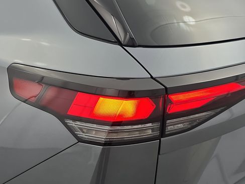 New 2026 Volkswagen Tiguan SE R-Line FWD image 34