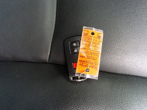 Used 2021 Toyota 4Runner Venture w/ Moonroof Package image 37