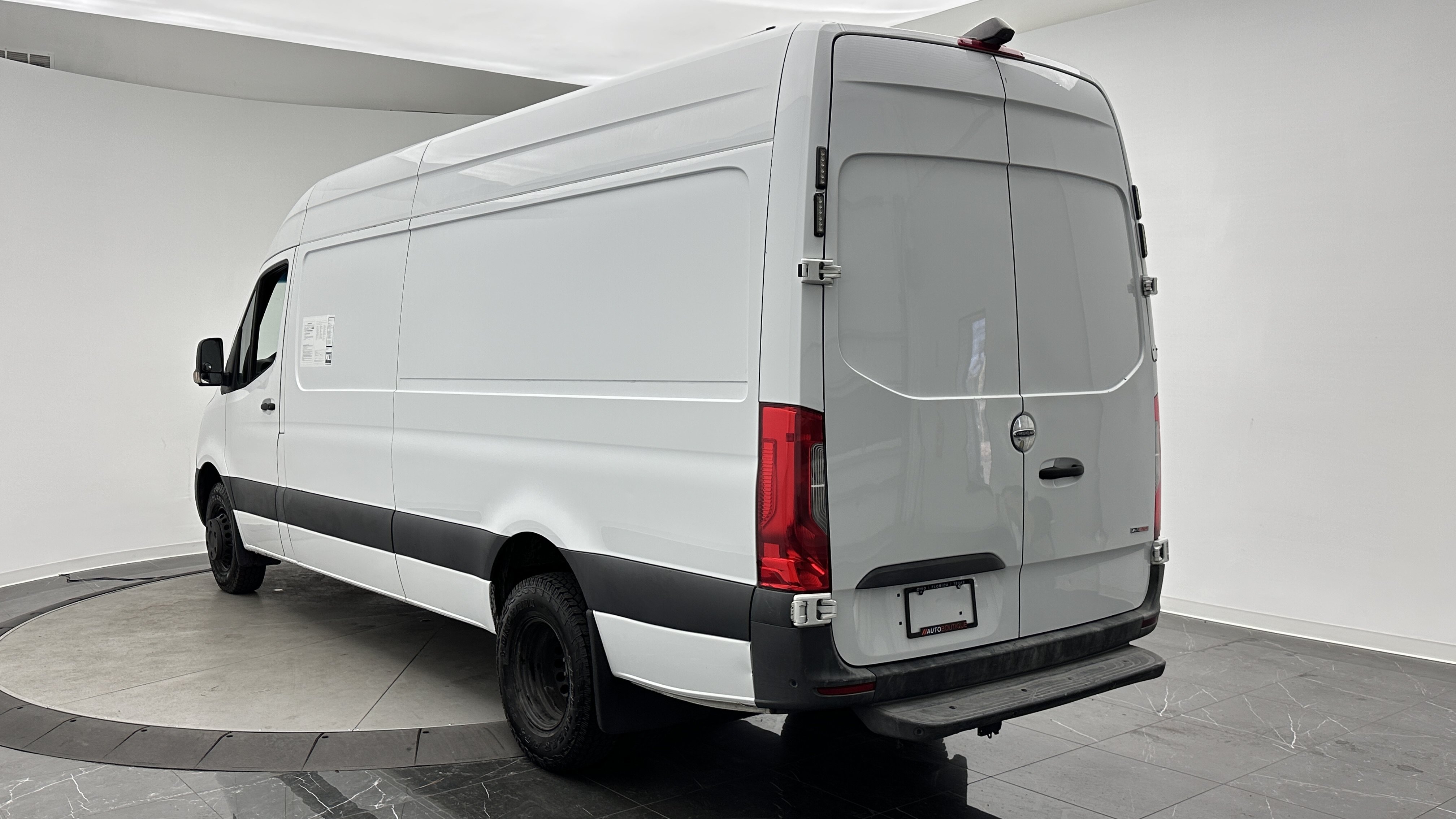 Used 2020 Freightliner Sprinter 3500 RWD image 4