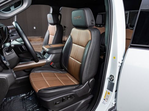 Used 2024 Chevrolet Silverado 3500 High Country w/ Technology Package image 30