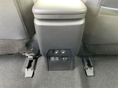 New 2025 Toyota Prius Plug-In Hybrid image 33