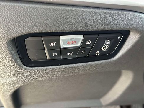 Certified 2025 BMW 330i xDrive Sedan w/ Convenience Package image 23