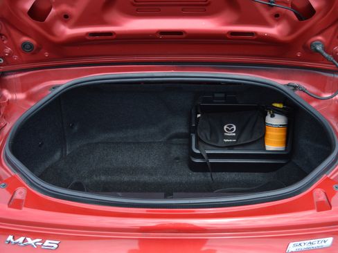 Used 2017 MAZDA MX-5 Miata RF Grand Touring image 11