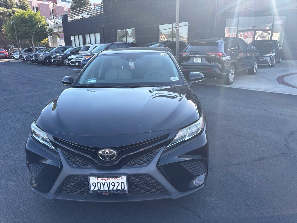 Used 2019 Toyota Camry SE w/ Convenience Package FWD image 9