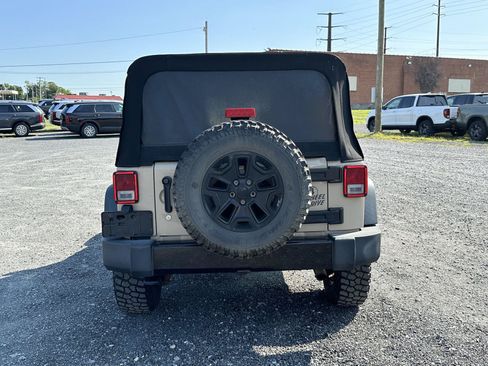 Used 2016 Jeep Wrangler Unlimited Sport AWD/4WD image 7
