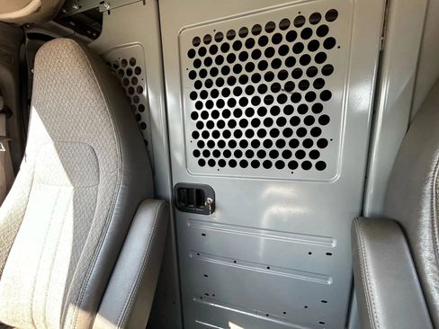 Used 2015 Chevrolet Express 2500 image 27