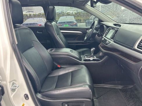 Used 2018 Toyota Highlander XLE image 14
