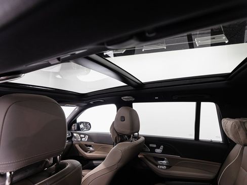 Used 2025 Mercedes-Benz GLS 580 4MATIC image 26