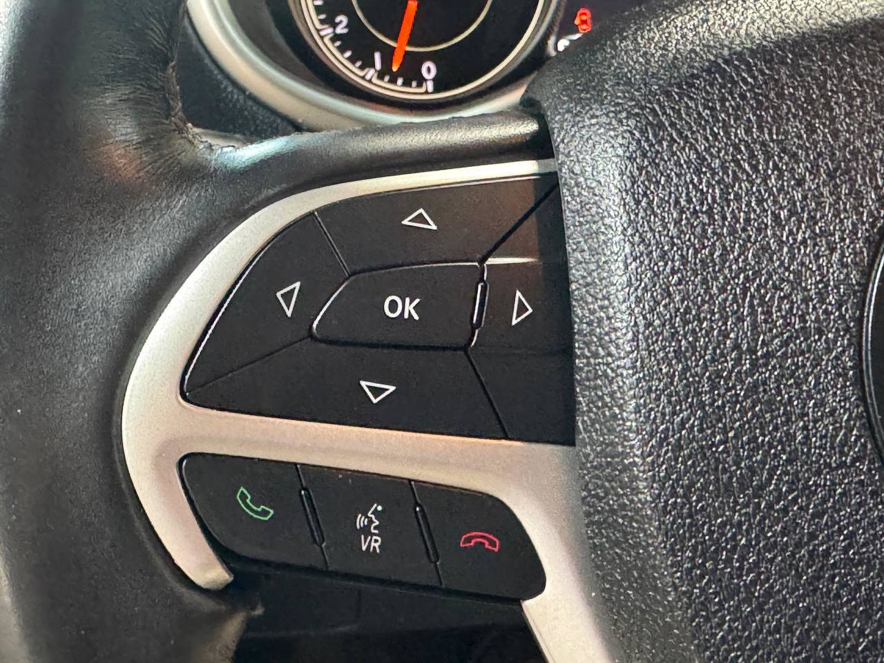 Used 2016 Jeep Cherokee Trailhawk w/ Leather Interior Group AWD/4WD image 19
