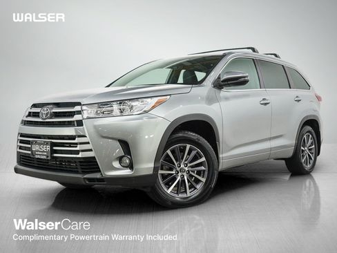 Used 2018 Toyota Highlander XLE AWD/4WD image 1
