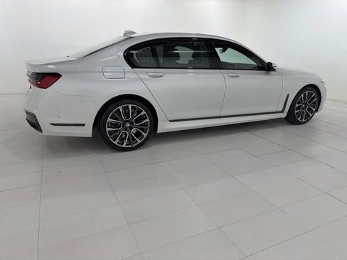 Used 2022 BMW 750i xDrive w/ Luxury Rear Seating Package AWD/4WD image 6