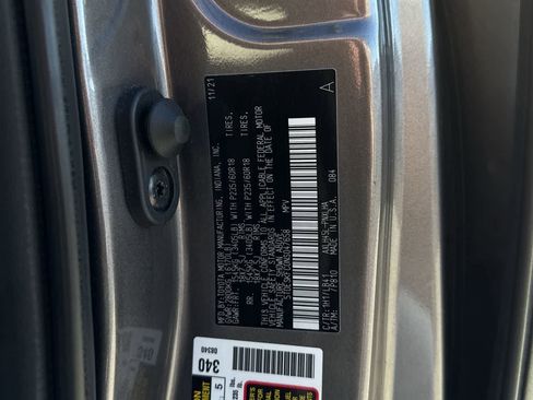 Used 2022 Toyota Sienna Platinum image 25