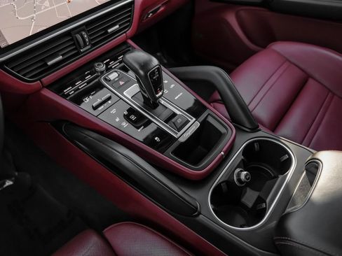 Used 2019 Porsche Cayenne image 27