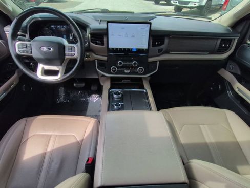 Used 2024 Ford Expedition Limited image 19