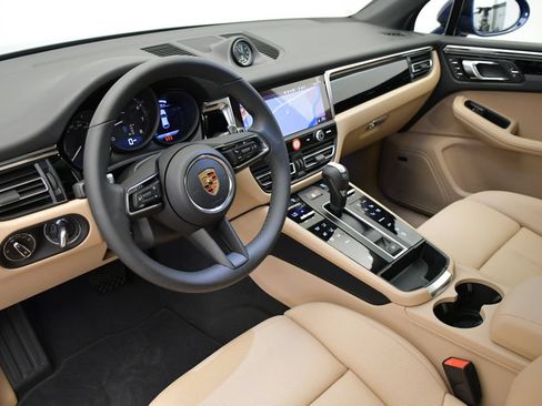 Certified 2026 Porsche Macan Turbo AWD/4WD image 4