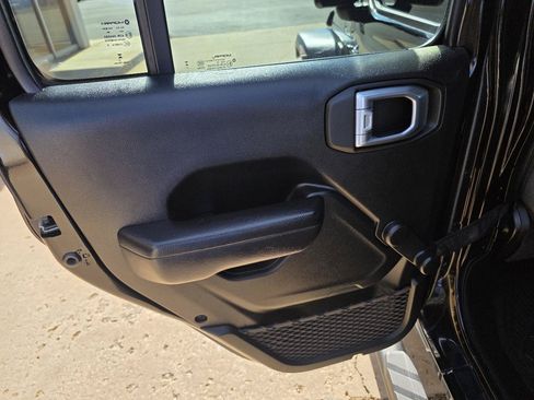 Used 2024 Jeep Gladiator Sport AWD/4WD image 23