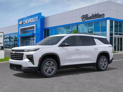 New 2026 Chevrolet Traverse LT image 3