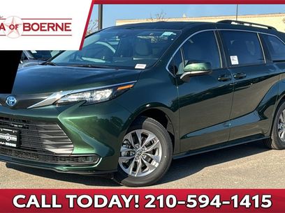 New 2025 Toyota Sienna LE