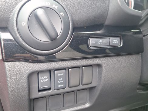 Used 2024 Nissan Titan SV w/ SV Convenience Package AWD/4WD image 32