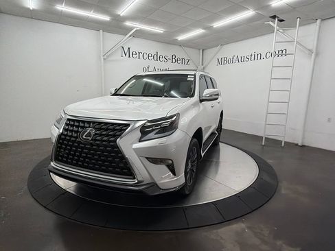 Used 2023 Lexus GX 460 Premium w/ Accessory Package AWD/4WD image 3