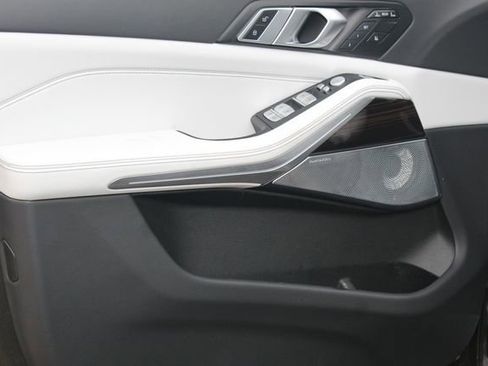 Used 2025 BMW X7 xDrive40i image 23