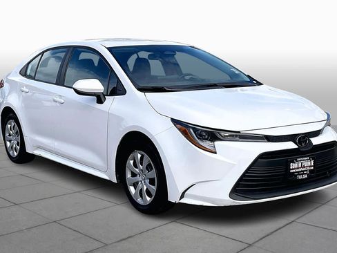 Used 2024 Toyota Corolla LE image 3