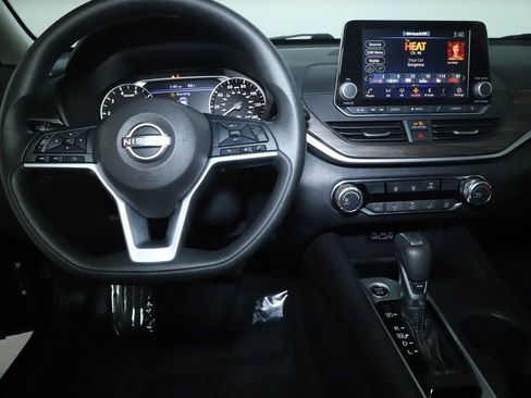 Used 2025 Nissan Altima 2.5 SV FWD image 27