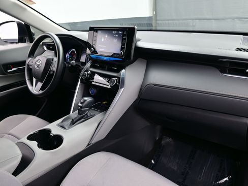 Used 2021 Toyota Venza LE image 15
