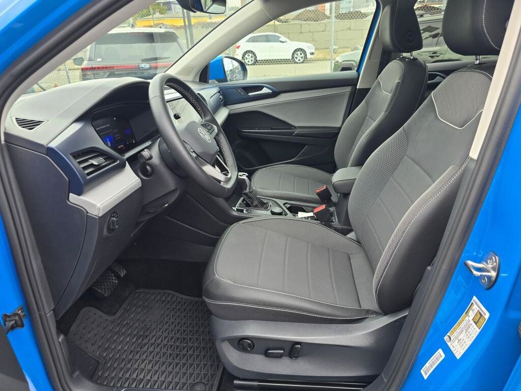 Used 2024 Volkswagen Taos SE w/ Panoramic Sunroof Package AWD/4WD image 20