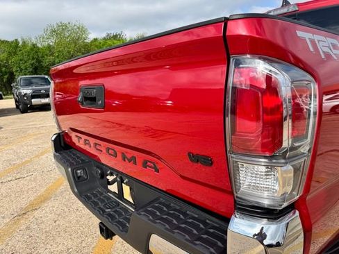 Used 2021 Toyota Tacoma TRD Off-Road AWD/4WD image 13