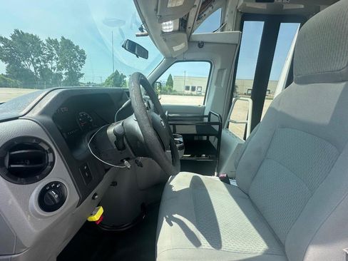 Used 2017 Ford E-450 and Econoline 450 Super Duty w/ Shuttle Bus Prep Package RWD image 32