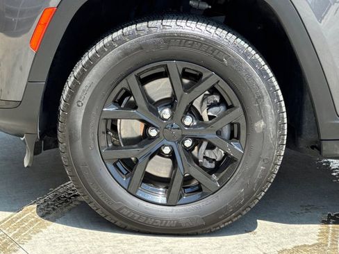 Used 2022 Jeep Grand Cherokee L Laredo AWD/4WD image 34